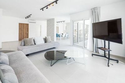 5f93c972-313a-4462-9deb-d665474008cc