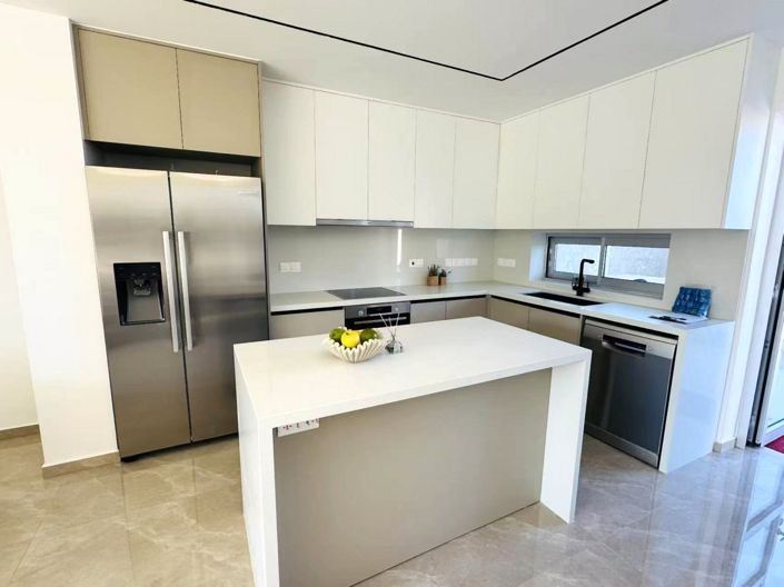 Image No.6-3 Bed House for sale