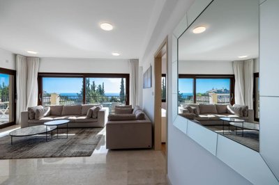 165ee19f-3fb9-4bc8-8933-8341bbaa4edf