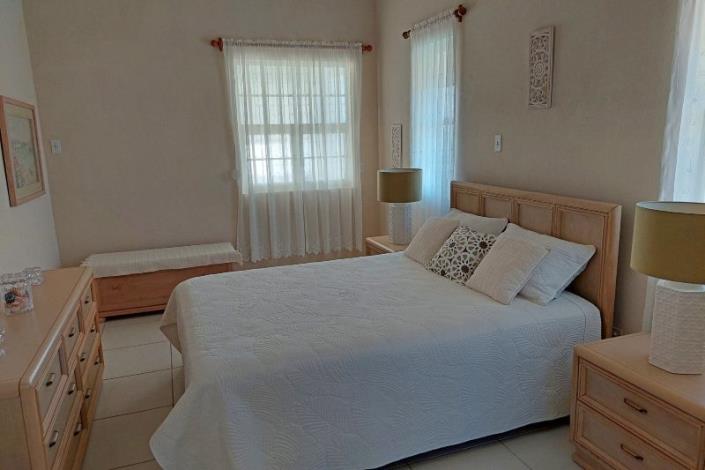 Image No.12-2 Bed House for sale