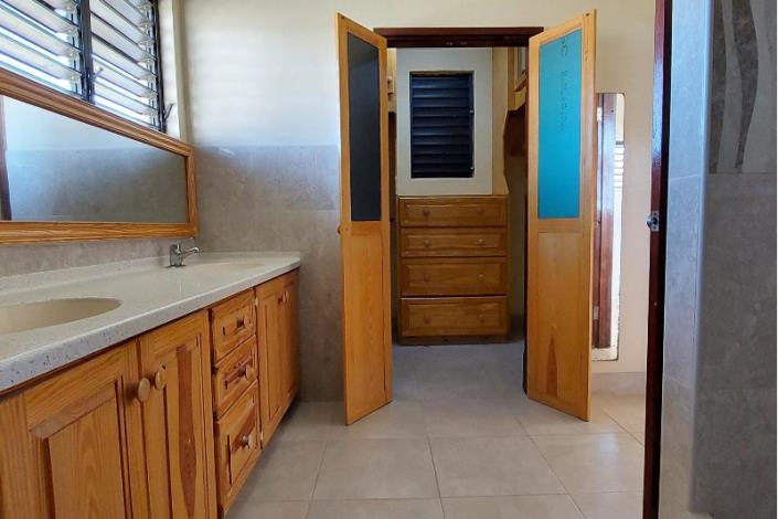 Image No.9-5 Bed House for sale