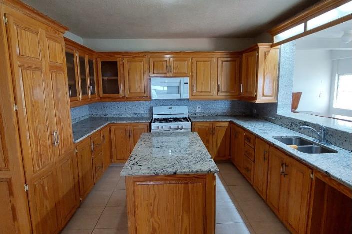 Image No.11-5 Bed House for sale