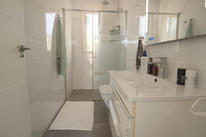 Image No.10-4 Bed Villa / Detached for sale