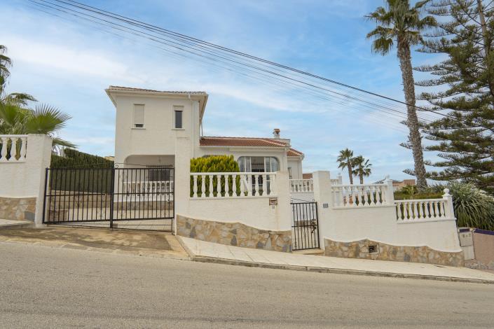 Image No.8-4 Bed Villa / Detached for sale