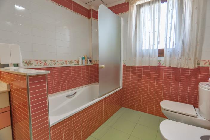 Image No.9-3 Bed Villa / Detached for sale