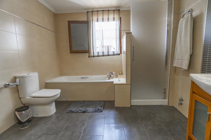 Image No.13-3 Bed Villa / Detached for sale