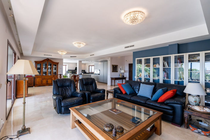 Image No.2-4 Bed Villa for sale