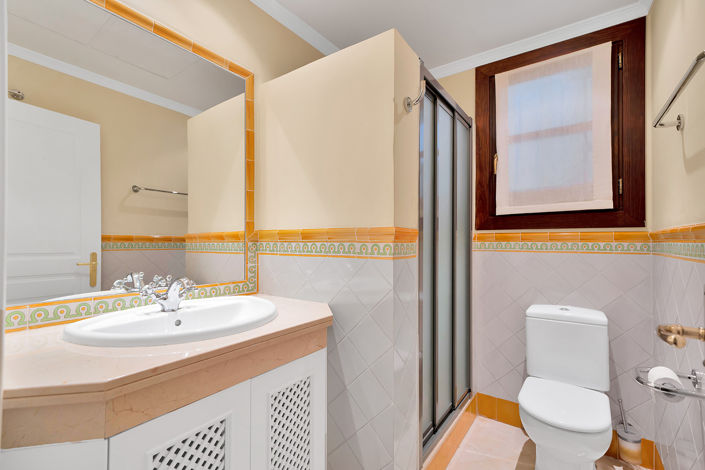 Image No.12-4 Bed Townhouse for sale