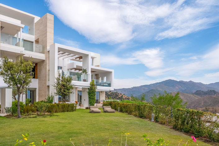 Image No.11-3 Bed Property for sale