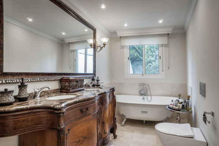 Image No.18-4 Bed Townhouse for sale