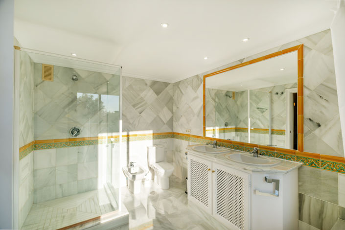 Image No.9-3 Bed Property for sale