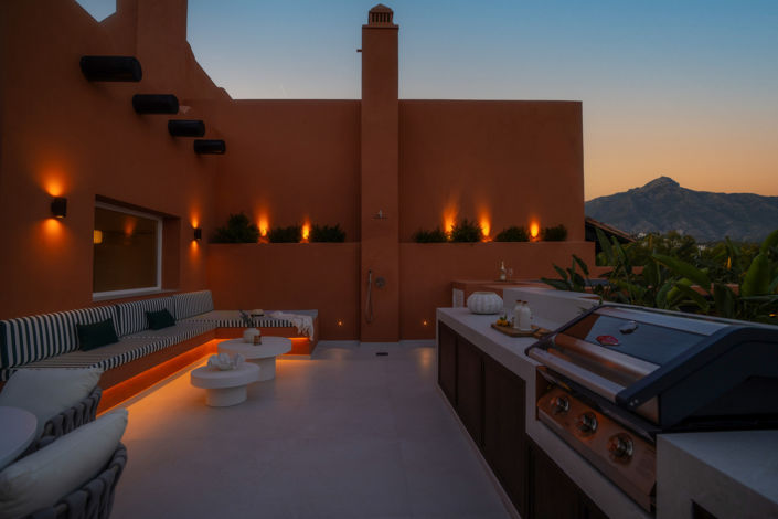 Image No.27-4 Bed Property for sale