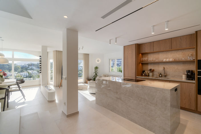 Image No.10-3 Bed Property for sale