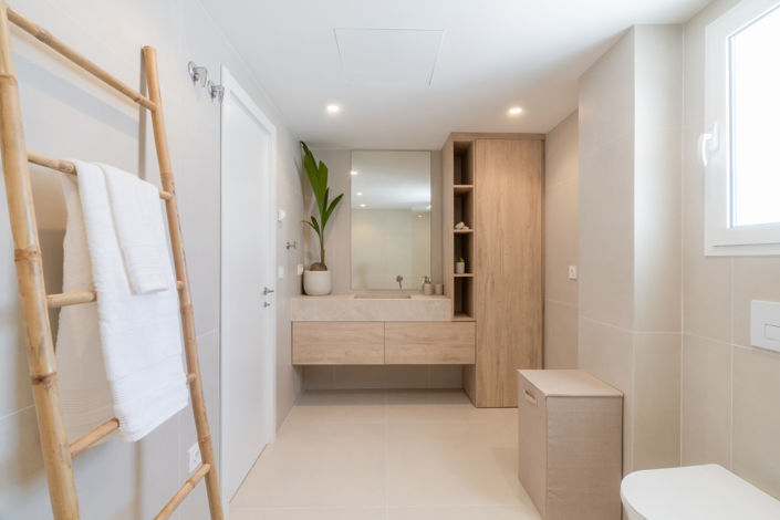 Image No.12-3 Bed Property for sale