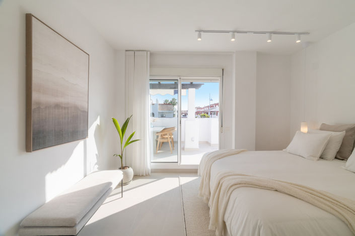 Image No.14-3 Bed Property for sale