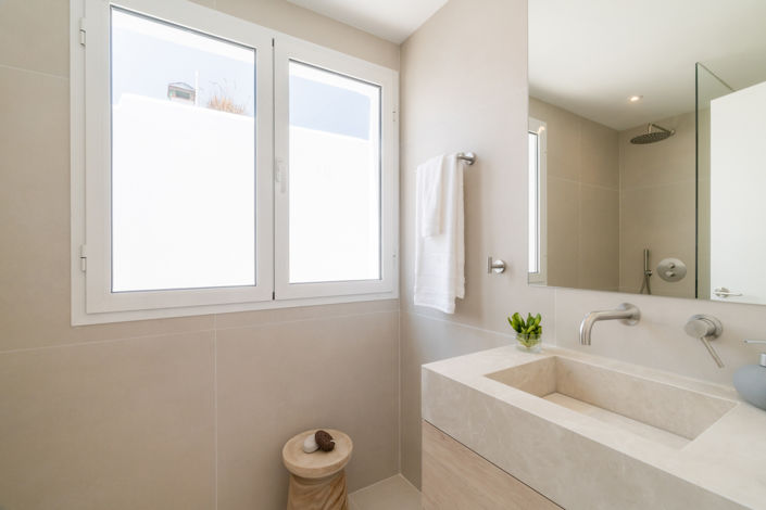 Image No.16-3 Bed Property for sale