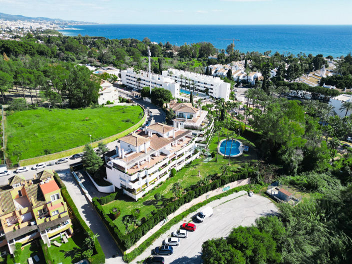 Image No.19-3 Bed Property for sale