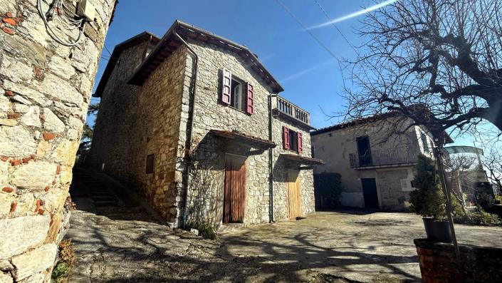 Image No.8-3 Bed Village House for sale