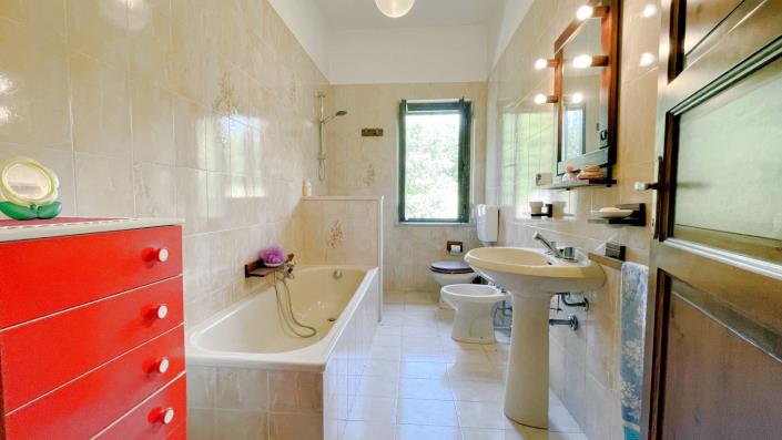 Image No.55-4 Bed Country House for sale