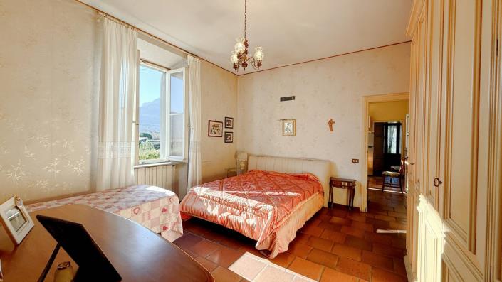 Image No.28-5 Bed Villa / Detached for sale