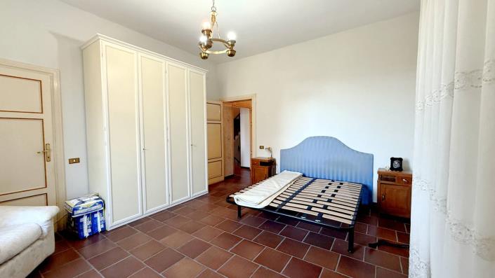 Image No.33-5 Bed Villa / Detached for sale