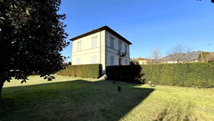 Image No.35-5 Bed Villa / Detached for sale