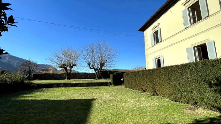 Image No.43-5 Bed Villa / Detached for sale