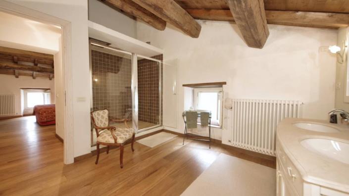 Image No.51-5 Bed Country House for sale