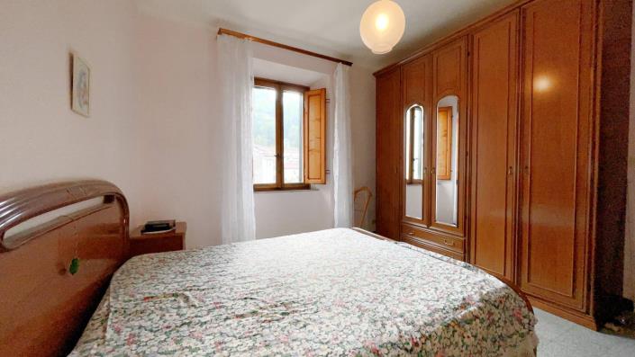 Image No.50-5 Bed Country Property for sale