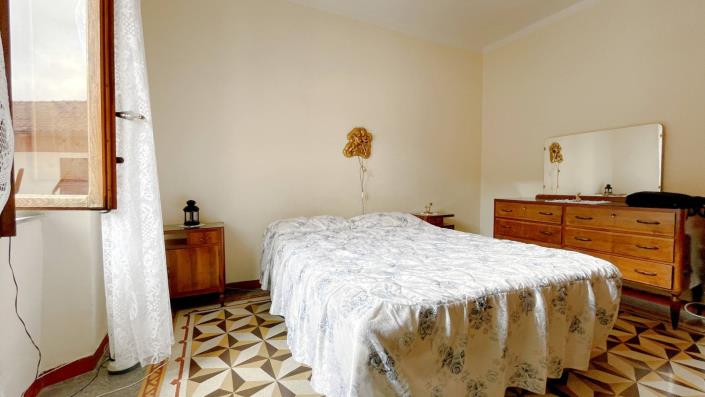 Image No.54-5 Bed Country Property for sale