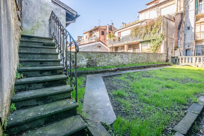 Image No.9-5 Bed Townhouse for sale