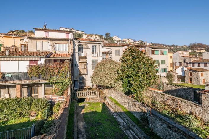 Image No.17-5 Bed Townhouse for sale