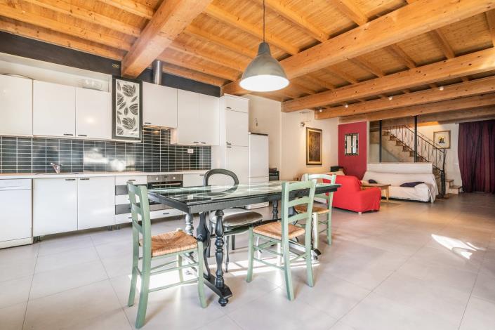 Image No.37-5 Bed Townhouse for sale