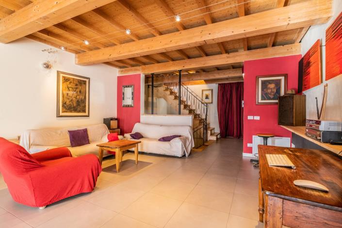 Image No.38-5 Bed Townhouse for sale