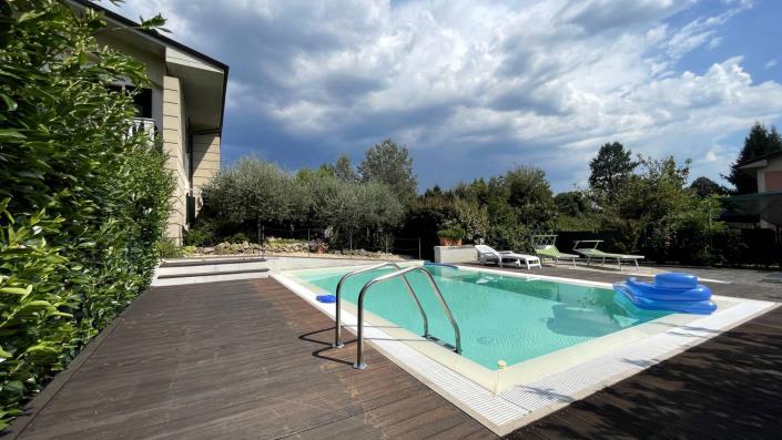 Image No.56-2 Bed Semi-Detached for sale