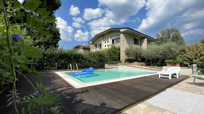 Image No.9-2 Bed Semi-Detached for sale