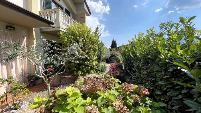 Image No.16-2 Bed Semi-Detached for sale