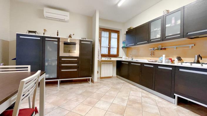 Image No.6-2 Bed Semi-Detached for sale