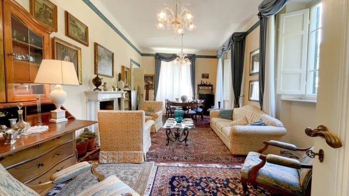 Image No.6-6 Bed Villa for sale