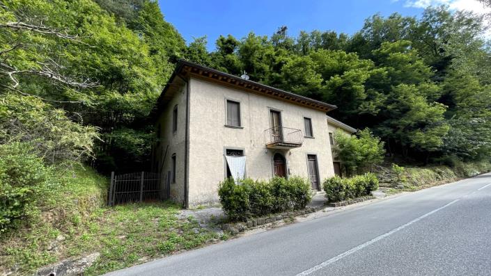 Image No.2-Propriété de pays de 4 chambres à vendre à Bagni di Lucca