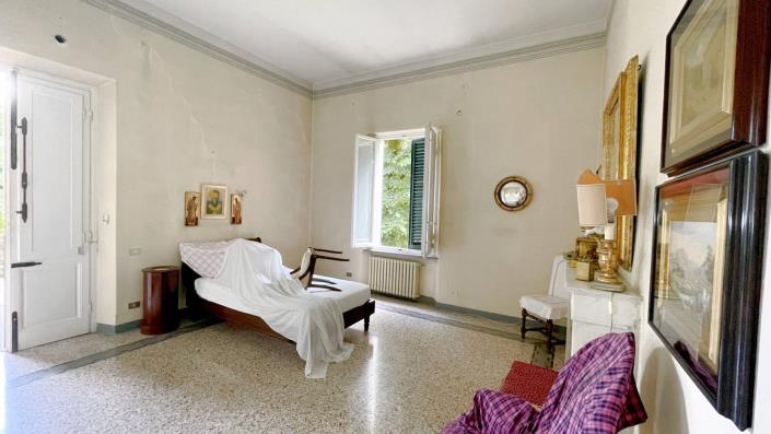 Image No.12-6 Bed Villa for sale