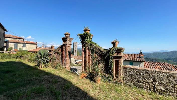 Image No.51-12 Bed Villa for sale