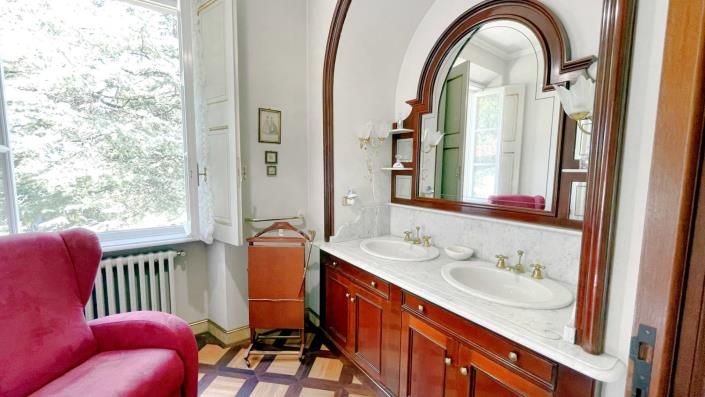 Image No.10-5 Bed Villa for sale