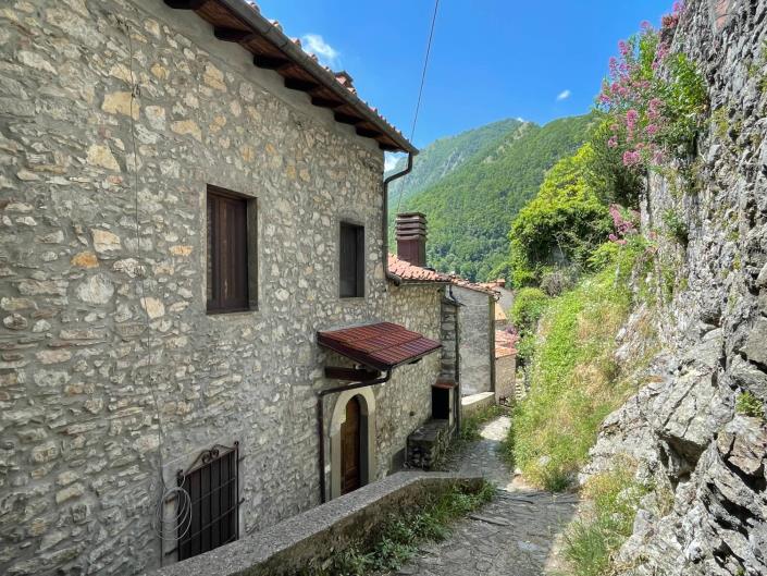 Image No.55-3 Bed Townhouse for sale