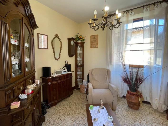 Image No.25-2 Bed Townhouse for sale