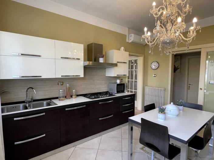 Image No.10-4 Bed Villa for sale