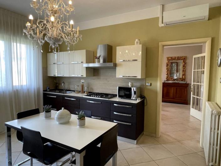 Image No.12-4 Bed Villa for sale