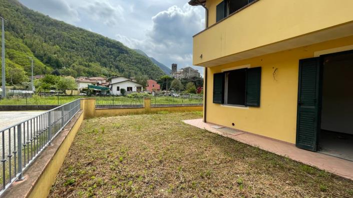 Image No.33-3 Bed Semi-Detached for sale