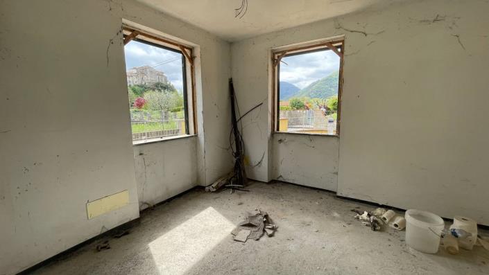 Image No.42-3 Bed Semi-Detached for sale