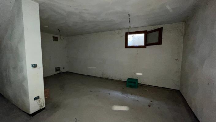 Image No.48-3 Bed Semi-Detached for sale